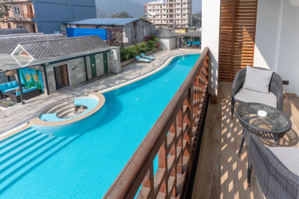 Luxury King Room with Balcony and Pool View