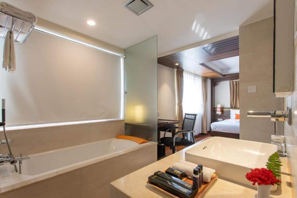 Junior King Suite