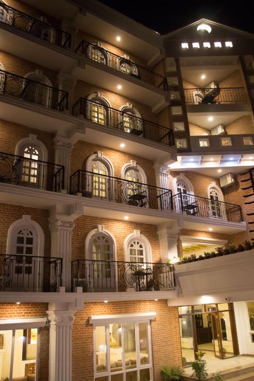 DOM Himalaya Hotel — 7