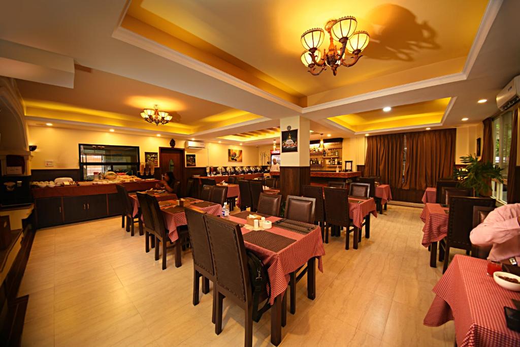 DOM Himalaya Hotel — 3