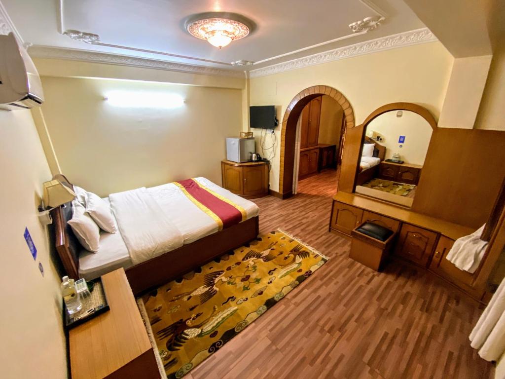 Deluxe King Suite
