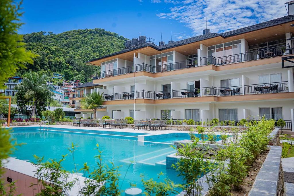 Majestic Lake Front Hotel & Suites — 4