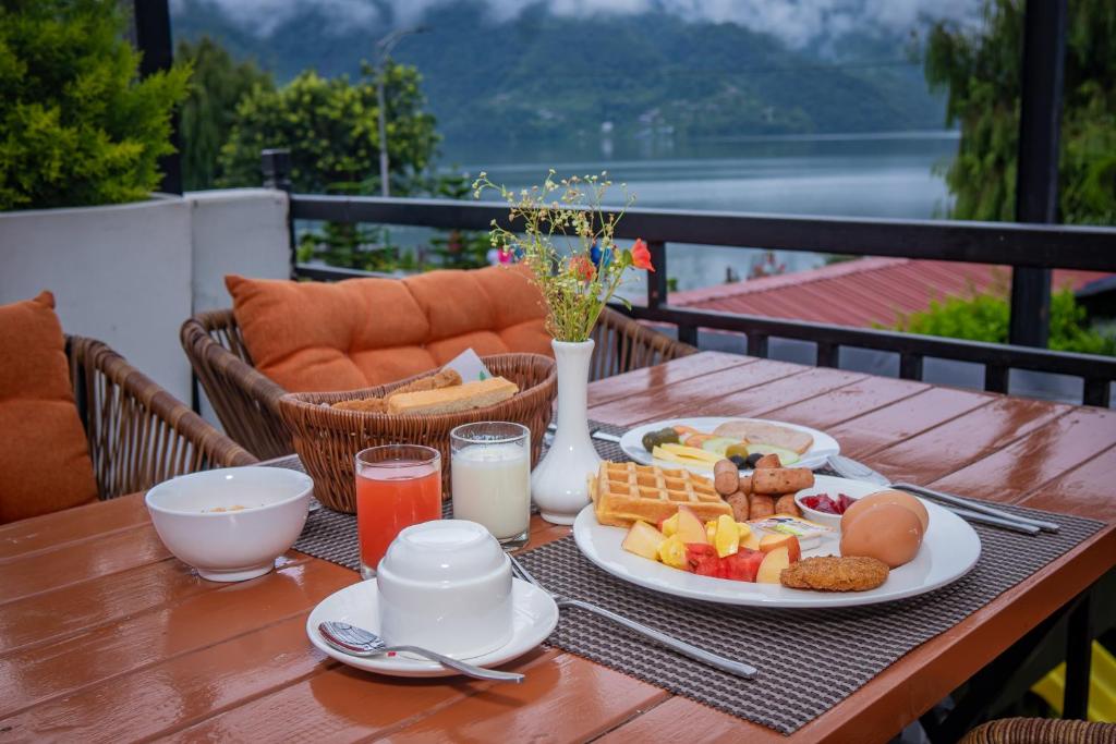 Majestic Lake Front Hotel & Suites — 5