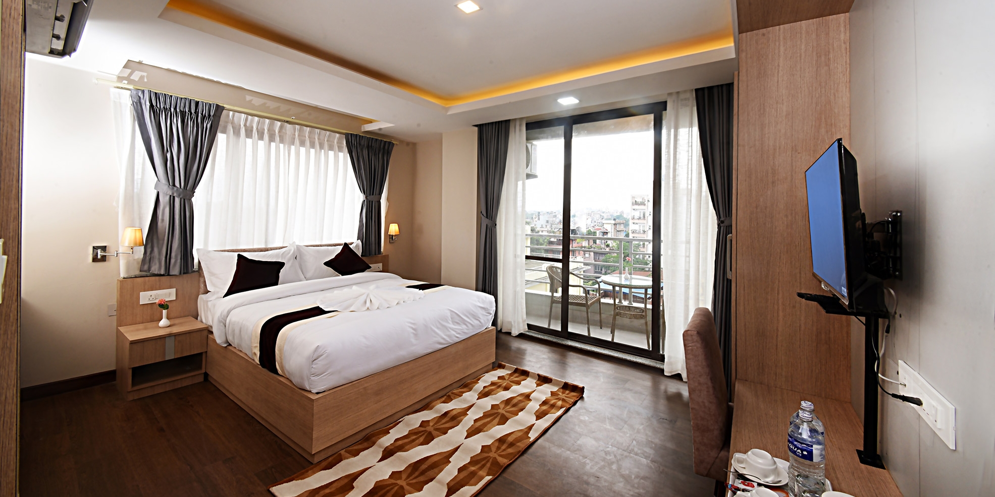 Divine Hotel — 3