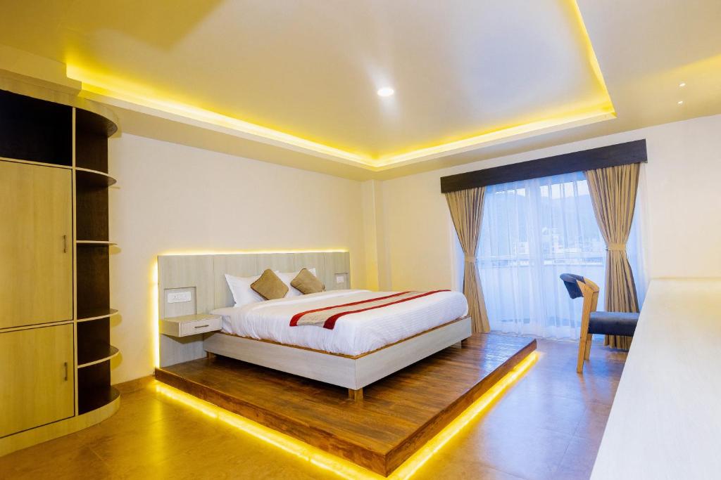 POMs Penthouse — 4