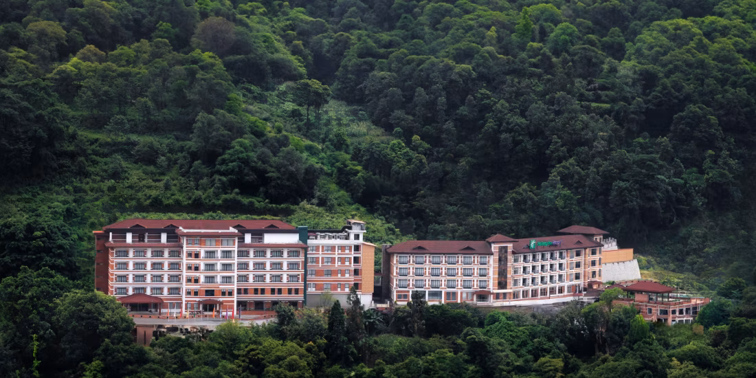 Holiday Inn Resort — 4