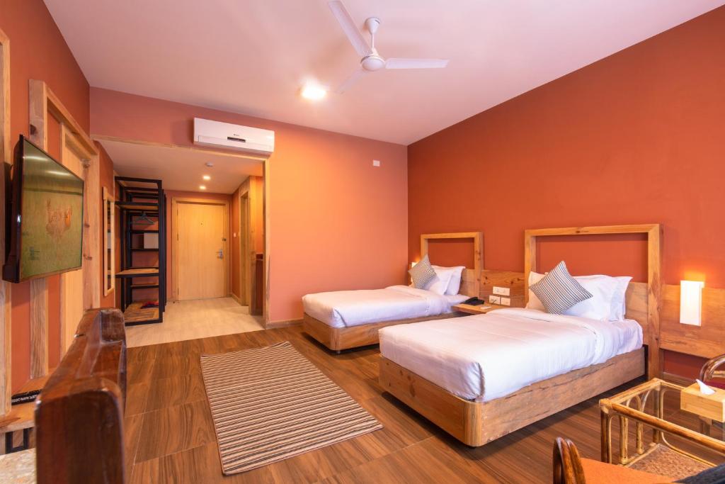 Deluxe Double or Twin Room with Mountain View