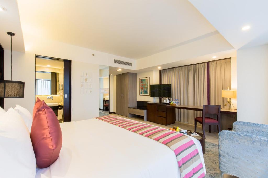 Deluxe Room King Bed