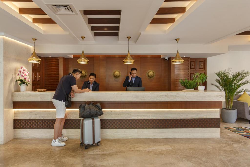 Hotel Thrive, A Tropical Courtyard — 7