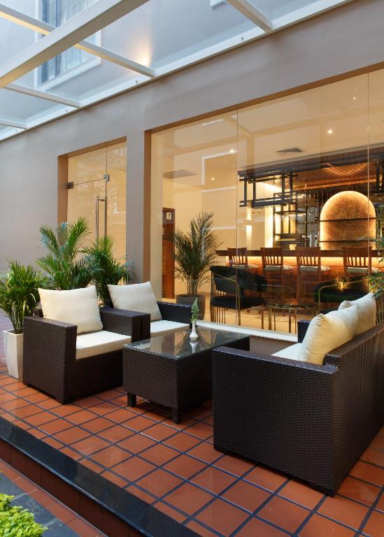 Hotel Thrive, A Tropical Courtyard — 3