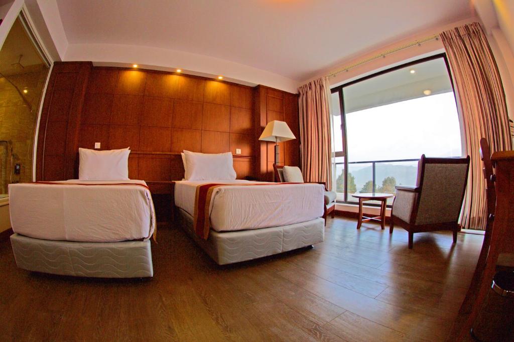 Deluxe Mountain View Room With Private Balcony