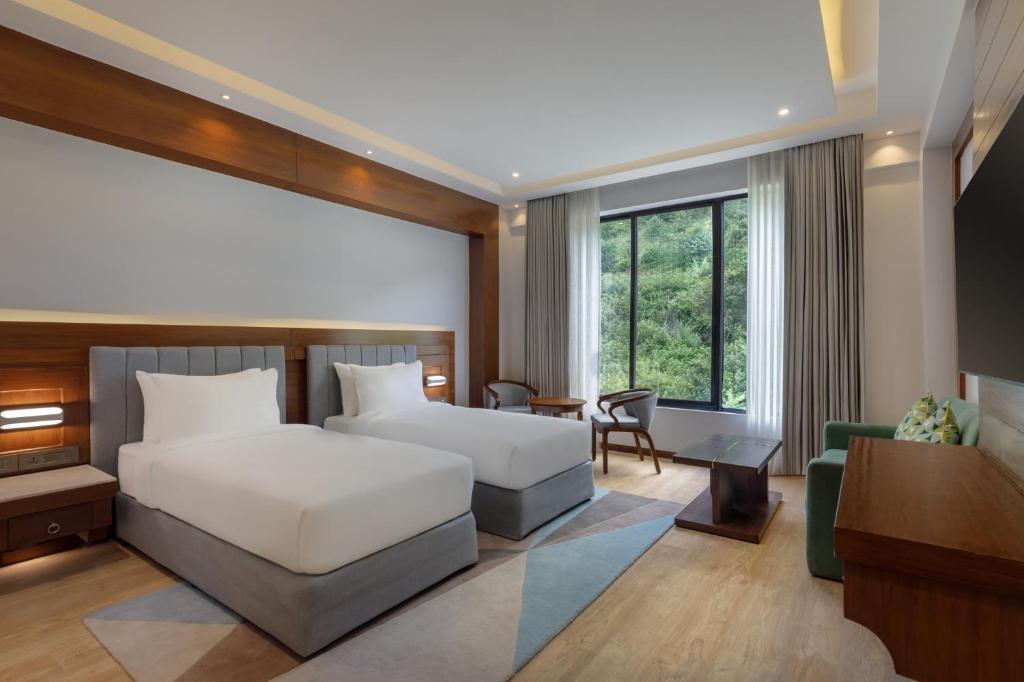 Standard Twin Room with Hills View